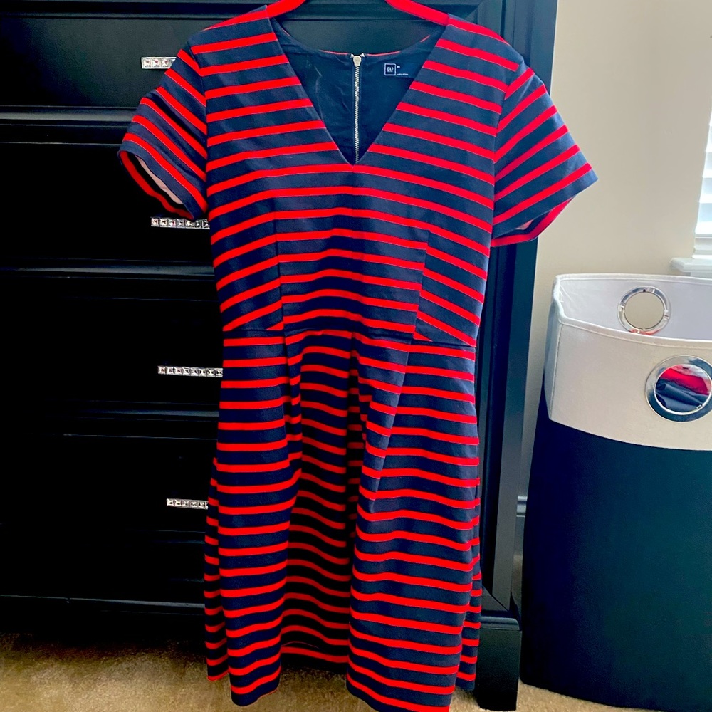 Gap, Size 8, red/navy strip dress